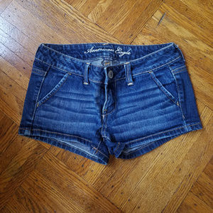 excellent condition  Classic AE Shorts worn a few times.